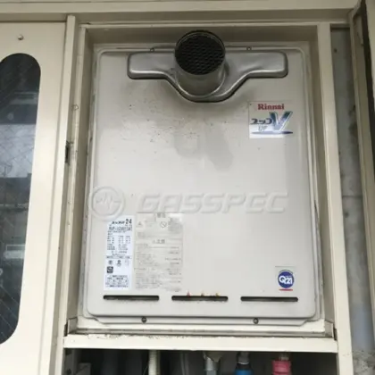 施工前の給湯器（RUF-V2401SAT）