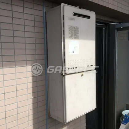 施工前の給湯器