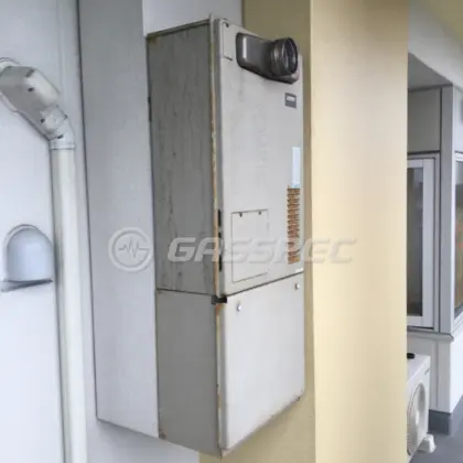 施工前の暖房熱源機（AT-4200ARSAW6Q-C）