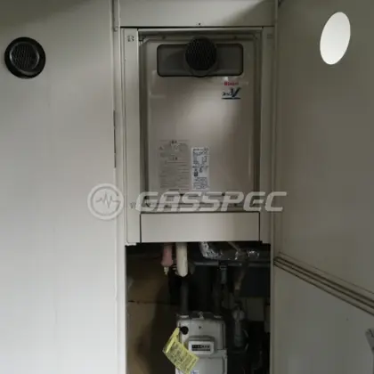 施工前の給湯器（RUJ-V2010T）