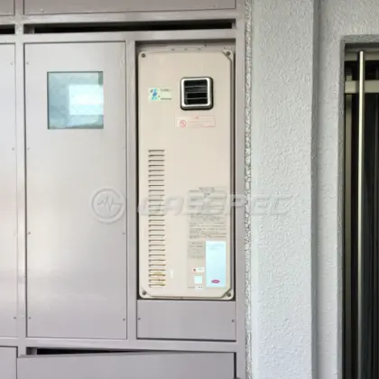 施工前の給湯器（OURB-1601DA）