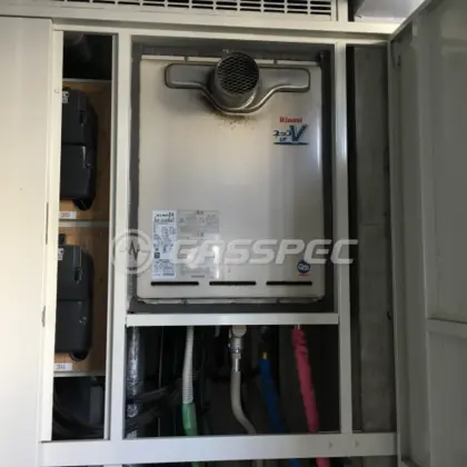 施工前の給湯器（RUF-V2405SAT）