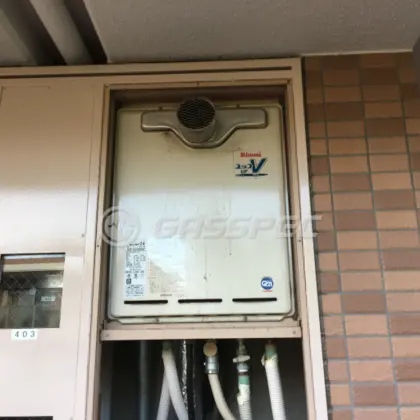 施工前の給湯器（RUF-V2405SAT）