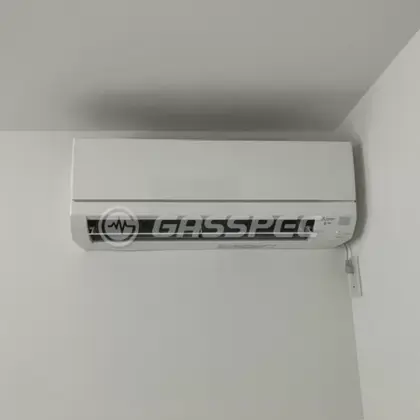 施工後のエアコン（三菱 MSZ-GV2226-W）
