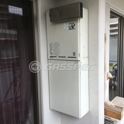 施工前の給湯器（RUF-V2405SAA）