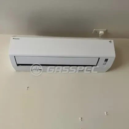 施工後のエアコン（ダイキン S406ATEP-W）