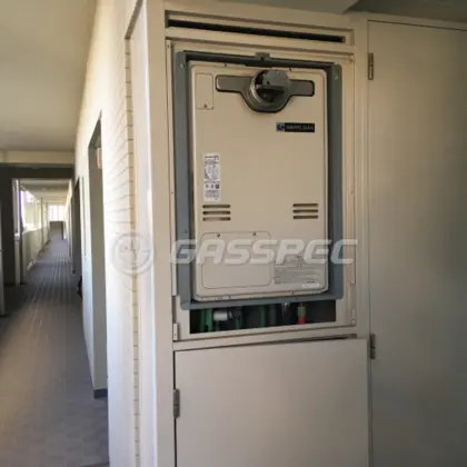 施工前の暖房熱源機（RUFH-V2403AA2-3）