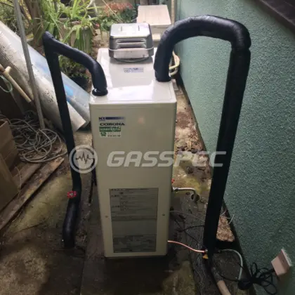 施工後の給湯器（コロナ UIB-NX46R(AD)）