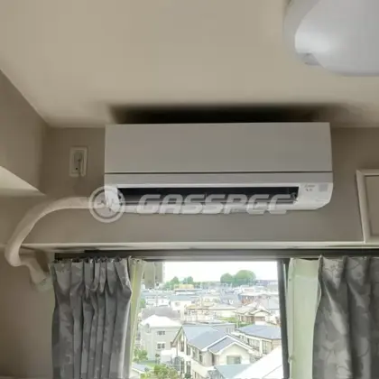 施工後のエアコン（三菱 MSZ-GV2826-W）