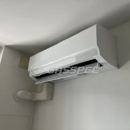 施工後のエアコン（東芝 RAS-2216TL）