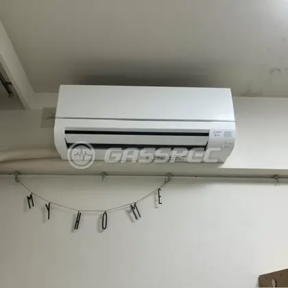施工後のエアコン（三菱 MSZ-GV4026S-W）