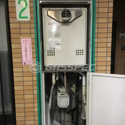 施工前の給湯器