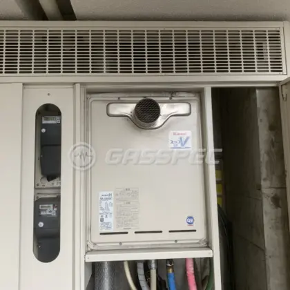 施工前の給湯器（RUF-V2405SAT）