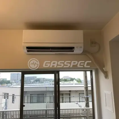 施工後のエアコン（三菱 MSZ-GV4026S-W）