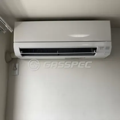 施工後のエアコン（三菱 MSZ-GV2226-W）