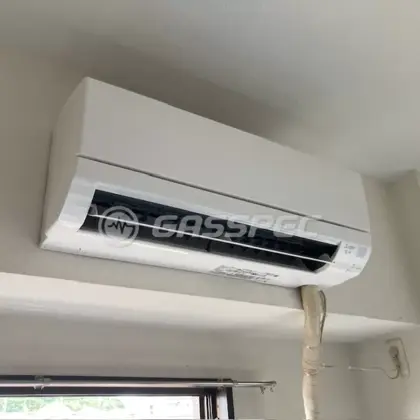 施工後のエアコン（三菱 MSZ-GV2225-W）