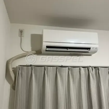 施工後のエアコン（三菱 MSZ-GV2526-W）