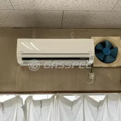 施工後のエアコン（日立 RAS-AJ3626S(W)）
