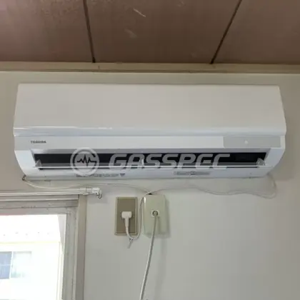施工後のエアコン（東芝 RAS-2816TL(W)）