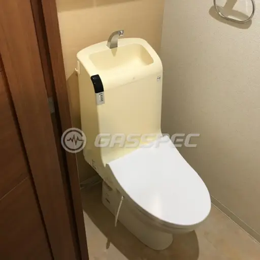 交換前のトイレ（TOTO TCF943LE / CS88B）
