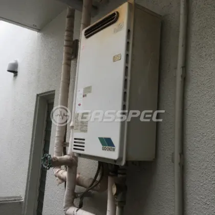 施工前の給湯器（GQ-242W）
