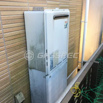 施工前の給湯器（RUF-A2400SAW）