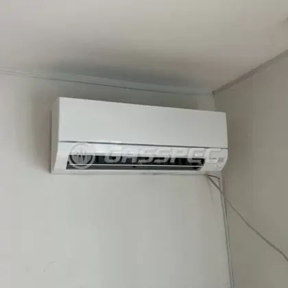 施工後のエアコン（三菱 MSZ-GV5626S-W）