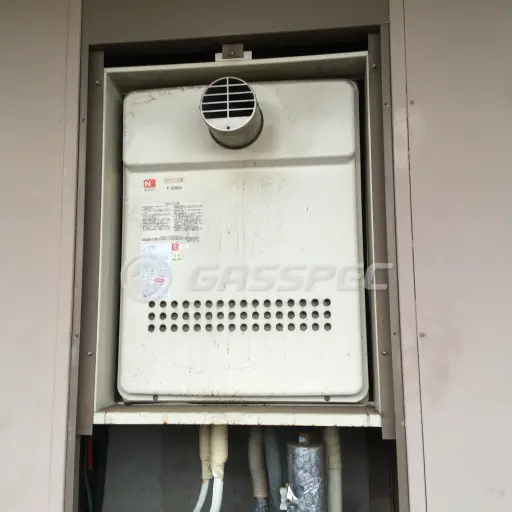 交換前の給湯器（ノーリツ T-206A-T）