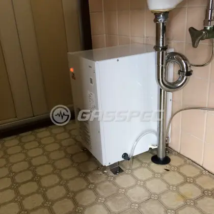 施工後の給湯器（TOTO REM12ASC21）