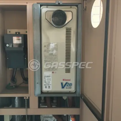 施工前の給湯器（RUF-VS2000SAT-1）
