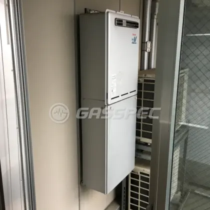 施工前の給湯器（RUF-V2005SAW）