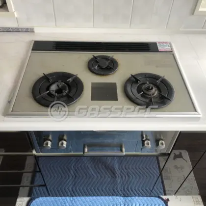 施工前のビルトインガスコンロ（PD-GED700W-L）