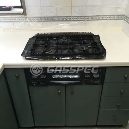 施工前のビルトインガスコンロ（RN-A463KP-CHR）