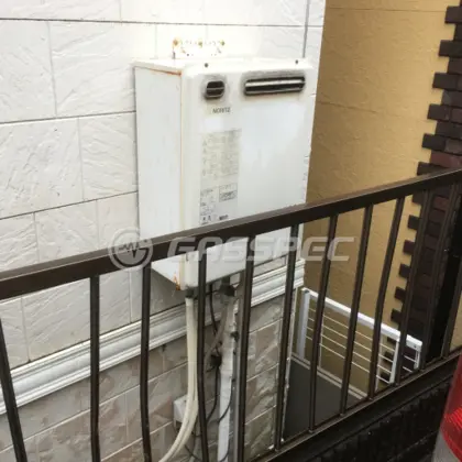 施工前の給湯器