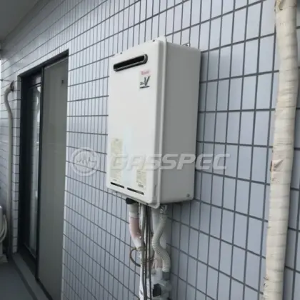 施工前の給湯器（RUJ-V1611W）