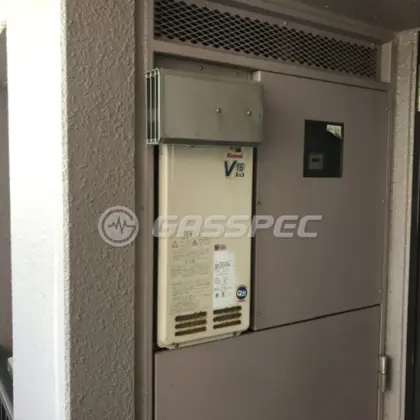 施工前の給湯器（OUR-161）