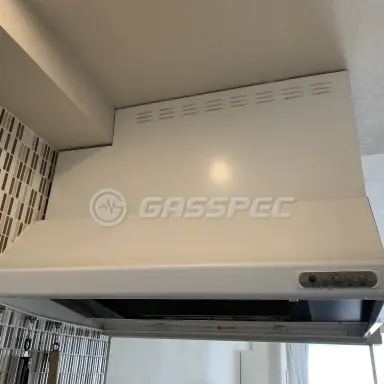 施工前のレンジフード（BFR-3B-903CRW）