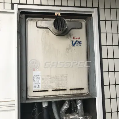 施工前の給湯器