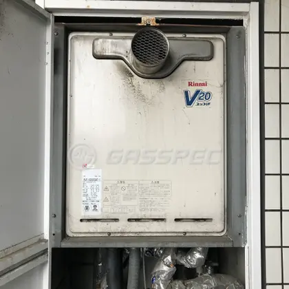 施工前の給湯器