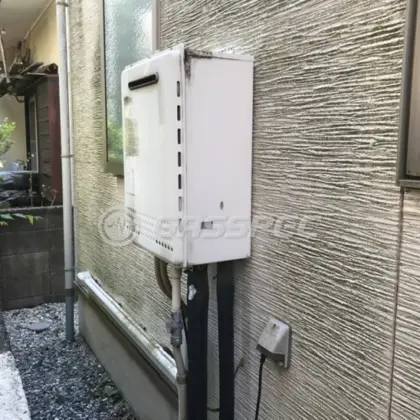 施工前の給湯器