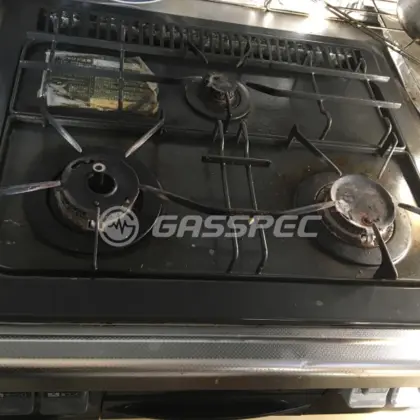 施工前のビルトインガスコンロ（NRDG3267NQ）