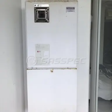 施工前の給湯器（OURB-1600D）