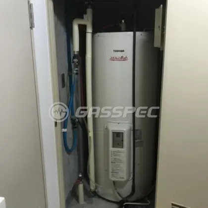 施工前の電気温水器（HPL-N3710RS）