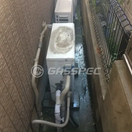 施工前の給湯器
