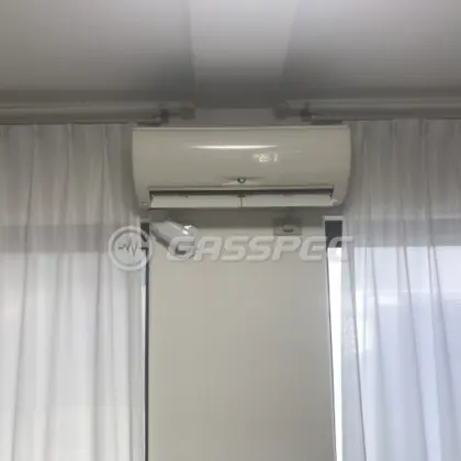 施工前のエアコン（MSZ-GW250-W）