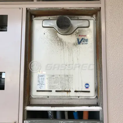 施工前の給湯器（RUF-V2400SAT-1）