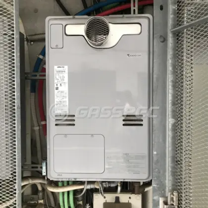 施工前の暖房熱源機（RUFH-V2403SAT2-3(B)）