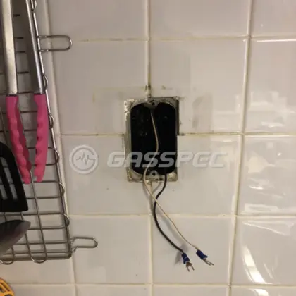 施工前の給湯器（YRUX-V1616W）