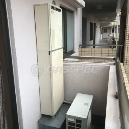 施工前の給湯器（OURB-2450SAQ）