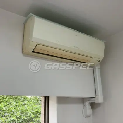 施工前のエアコン（MSZ-GXV22P-W）